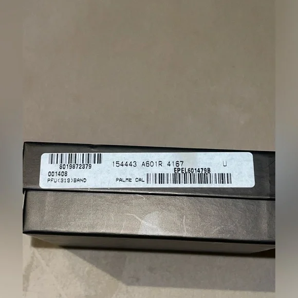 AUTHENTIC Gucci men’s leather wallet.